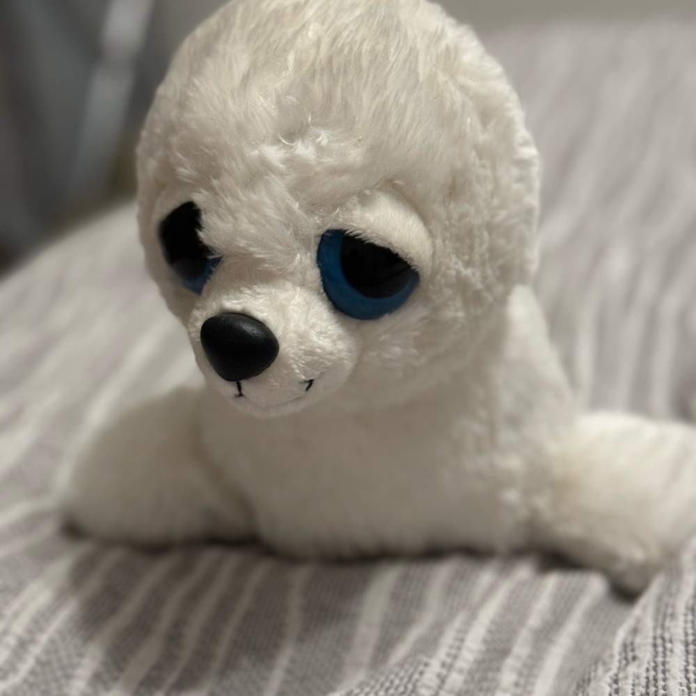 🎉 Host Pick 🎉 Aurora White Big Blue Eyes Seal Stuffed Animal